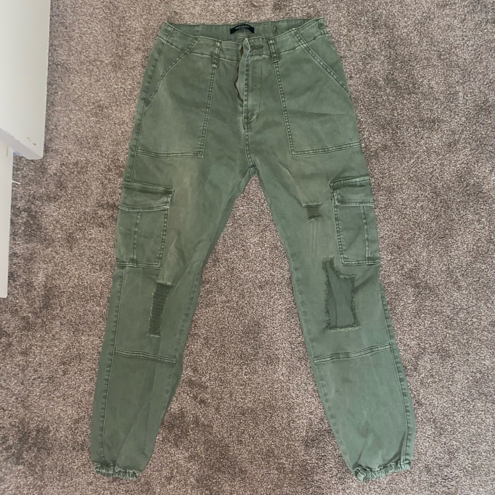 Green cargo joggers